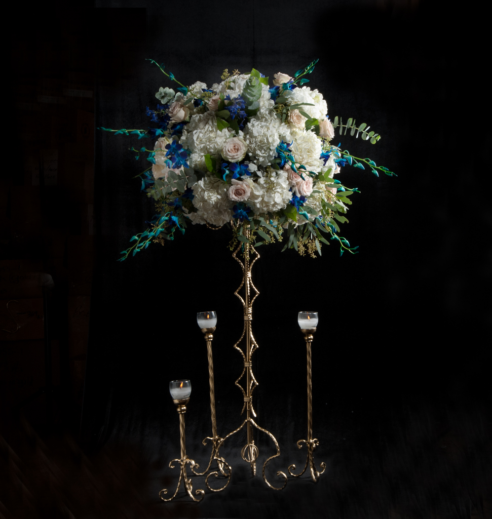 WS 58 BASE:11 •HEIGHT : 33 Silver or Gold Flower Candelabra 4 Candles