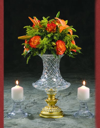 RC 64 BASE:7•HEIGHT:16  Small antique gold pedastal